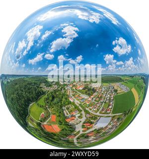 Veduta aerea di Lautrach vicino a Memmingen nella regione di Donau-Iller nella Svevia centrale Foto Stock