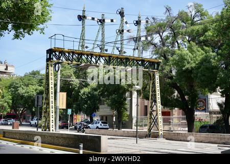 I segnali della ferrovia Vintage tradizionale sulla funivia elettrica. Foto Stock