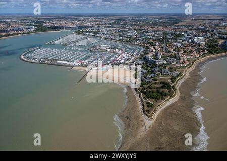 La Rochelle (Francia centro-occidentale): Vista aerea del porto turistico di Minimes, del promontorio di Minimes e del centro città sullo sfondo Foto Stock