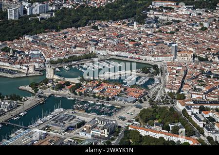 Le Rochelle (Francia centro-occidentale): Vista aerea della città, del porto vecchio, del quartiere di Gabut "la città di legno" e del Museo marittimo Foto Stock