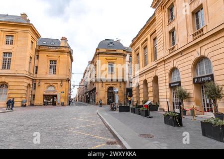 Metz, Francia - 23 gennaio 2022: Place d'Armes è una piazza rettangolare acciottolata a Metz, Francia Foto Stock