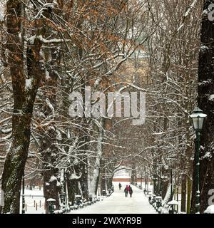 Il Planty Park, i più grandi parchi cittadini di Cracovia, circonda la città Vecchia (stare Miasto), dove le mura medievali della città erano visibili fino all'inizio del XIX secolo Foto Stock