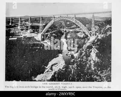 Il VIADOTTO GARABIT, il ponte ad arco di ferro più alto del mondo, 380 piedi. alto, 542 piedi Attraversa il Truyere, nel sud della Francia. Dall'articolo COSTRUZIONE DEL PONTE EUROPEO E AMERICANO. Di Gustav Lindenthal. Dalla rivista Engineering dedicata al progresso industriale volume XV 1898 The Engineering Magazine Co Foto Stock