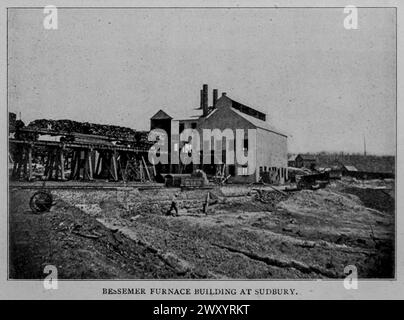 EDIFICIO DELLA FORNACE BESSEMER A SUDBURY. Dall'articolo L'ESTRAZIONE, LA FUSIONE E LA RAFFINAZIONE DEL NICHEL di Titus Ulke. Dalla rivista Engineering dedicata al progresso industriale volume XVI ottobre 1898 - marzo 1899 The Engineering Magazine Co Foto Stock