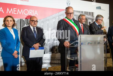 Roma, Italia. 21 marzo 2024. Presentazione Totem binario della memoria, alla stazione Tiburtina di Roma . Nella foto Roberto Gualtieri, - Cronaca - Roma, Italia - mercoledì 3 aprile 2024 (foto Valentina Stefanelli/LaPresse) presentazione del Totem binario della memoria alla stazione Tiburtina. Nella foto Roberto Gualtieri, - News - Roma, Italia - mercoledì 3 aprile 2024 (foto Valentina Stefanelli/LaPresse) credito: LaPresse/Alamy Live News Foto Stock