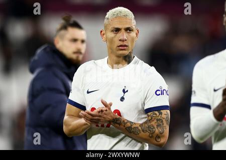 London Stadium, Stratford martedì 2 aprile 2024. Richarlison del Tottenham Hotspur alla fine della partita di Premier League tra il West Ham United e il Tottenham Hotspur al London Stadium di Stratford martedì 2 aprile 2024. (Foto: Tom West | mi News) crediti: MI News & Sport /Alamy Live News Foto Stock