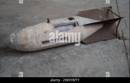 Dettaglio di una bomba della seconda guerra mondiale, questa bomba e' stata caricata sotto un aereo da bombardamento Foto Stock