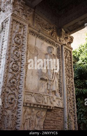 Roma. Italia. L'Arcus Argentariorum (Arco dei Cambieri / Arco degli Argentari, 204 d.C.). Pannello interno ovest raffigurante Caracalla, aggiuntivo Foto Stock