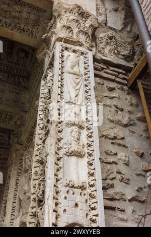 Roma. Italia. L'Arcus Argentariorum (Arco dei Cambieri / Arco degli Argentari, 204 d.C.). Ritratti di Settimio Severo (in basso), Caracalla, Foto Stock