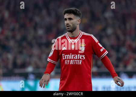 2 aprile 2024. Lisbona, Portogallo. L'attaccante del Benfica dal Portogallo Rafa Silva (27) in azione durante la 2a tappa delle semifinali della Coppa portoghese: Benfica vs Sporting Credit: Alexandre de Sousa/Alamy Live News Foto Stock