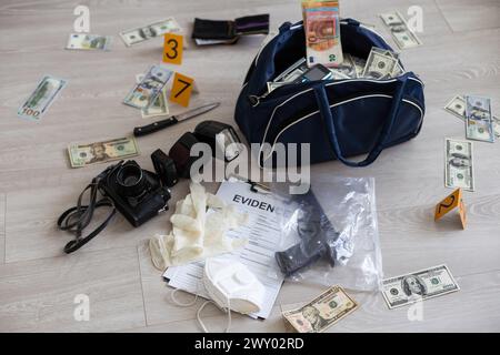 Borsone Full Black Duffel Bag di Hundred Dollar Bills Foto Stock