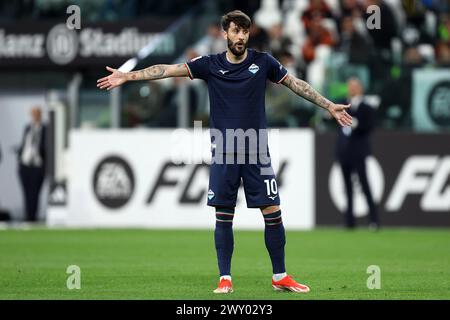 Torino, Italia. 2 aprile 2024. Luis Alberto dei SS Lazio gesti durante la semifinale di Coppa Italia partita di calcio di andata andata tra Juventus FC e SS Lazio allo Stadio Allianz il 2 aprile 2024 a Torino. Crediti: Marco Canoniero/Alamy Live News Foto Stock