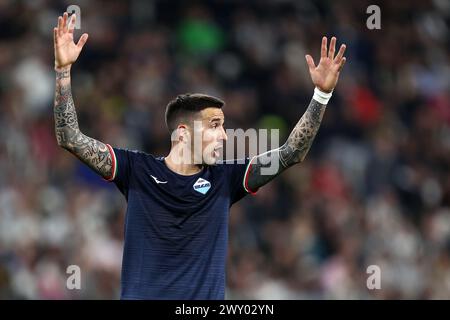 Torino, Italia. 2 aprile 2024. Matias Vecino del SS Lazio gesti durante la semifinale di Coppa Italia partita di calcio di andata andata tra Juventus FC e SS Lazio allo Stadio Allianz il 2 aprile 2024 a Torino. Crediti: Marco Canoniero/Alamy Live News Foto Stock