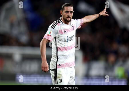 Torino, Italia. 2 aprile 2024. Adrien Rabiot della Juventus FC gesti durante la semifinale di Coppa Italia partita di calcio di andata andata tra Juventus FC e SS Lazio allo stadio Allianz il 2 aprile 2024 a Torino. Crediti: Marco Canoniero/Alamy Live News Foto Stock