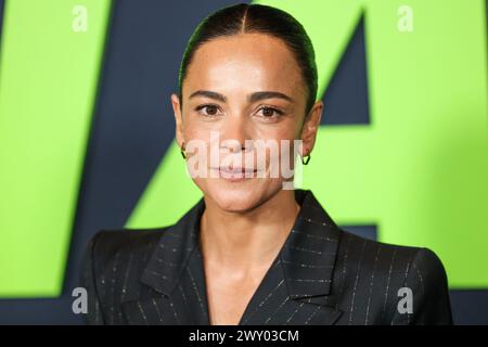 Los Angeles, Stati Uniti. 2 aprile 2024. LOS ANGELES, CALIFORNIA, Stati Uniti d'America - 2 APRILE: Alice Braga arriva alla proiezione speciale di Los Angeles della "Guerra civile" di A24 tenutasi all'Academy Museum of Motion Pictures il 2 aprile 2024 a Los Angeles, California, Stati Uniti. (Foto di Xavier Collin/Image Press Agency) credito: Image Press Agency/Alamy Live News Foto Stock