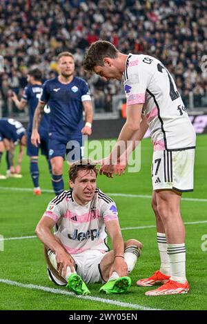 Torino, Italia. 2 aprile 2024. Federico Chiesa (7) di Juventus e Andrea Cambiaso (27) visto durante la semifinale di Coppa Italia tra Juventus e Lazio allo stadio Allianz di Torino. (Photo Credit: Gonzales Photo/Alamy Live News Foto Stock