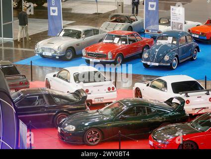 Essen, Germania. 3 aprile 2024. Le auto d'epoca sono esposte alla fiera "Techno classica". Techno-classica è una delle più grandi fiere di auto d'epoca al mondo. Più di 2700 auto d'epoca sono esposte a prezzi che vanno da meno di 10.000 a diversi milioni di euro. Crediti: Roland Weihrauch/dpa/Alamy Live News Foto Stock