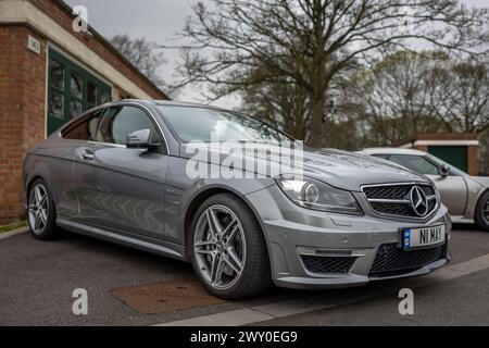 2014 Mercedes Benz C63 AMG, in mostra all'assemblea Motorsport tenutasi presso il Bicester Heritage Centre il 31 marzo 2024. Foto Stock