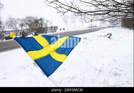 Tempo stagionale, nevicate il martedì appena fuori Väderstad, Svezia. Foto Stock