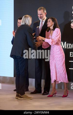 Cadice. Spagna. 20240403, re Felipe vi di Spagna, regina Letizia di Spagna, Luis Pastor partecipa alla consegna di medaglie d'oro al merito in Belle Arti 2022 al Palacio de Congresos il 3 aprile 2024 a Cadice, Spagna Foto Stock