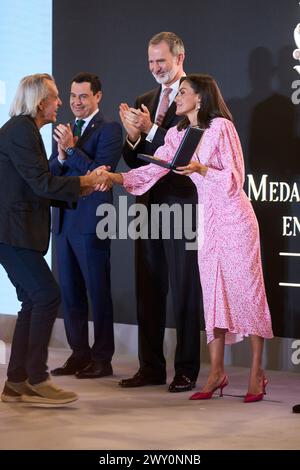 Cadice, Andalusia, Spagna. 3 aprile 2024. Re Felipe vi di Spagna, regina Letizia di Spagna, Luis Pastor partecipa alla consegna di medaglie d'oro al merito in Belle Arti 2022 al Palacio de Congresos il 3 aprile 2024 a Cadice, Spagna (immagine di credito: © Jack Abuin/ZUMA Press Wire) SOLO PER USO EDITORIALE! Non per USO commerciale! Foto Stock