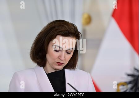 Vienna, Austria. 3 aprile 2024. Foyer stampa presso la Cancelleria federale con Alma Zadić, ministro federale della giustizia Foto Stock