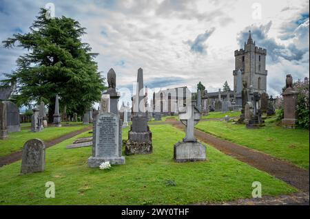 Stirling in cima alla città, Church Holy Rude, Cimitero con storiche lapidi croci, memoriali in granito su Castle Hill, Stirling, Scozia, Regno Unito Foto Stock