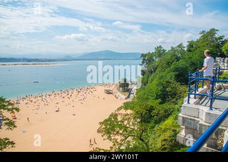 Punto panoramico sulla baia e sulla spiaggia di la Magdalena. Santander, Spagna. Foto Stock