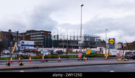 Stockton on Tees, Regno Unito. 3 aprile 2024. I lavori di costruzione sono iniziati nel centro della città dopo il completamento dei lavori di demolizione come parte dei Consigli prevede di aprire la High Street al lungofiume e include un hub sanitario NHS. David Dixon/Alamy Foto Stock