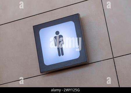 Symbol Männer an einer toilette im spanischen Flughafen Alicante *** Symbol men in un bagno dell'aeroporto di Alicante in Spagna Alicante Spanien, Spagna GMS11482 Foto Stock