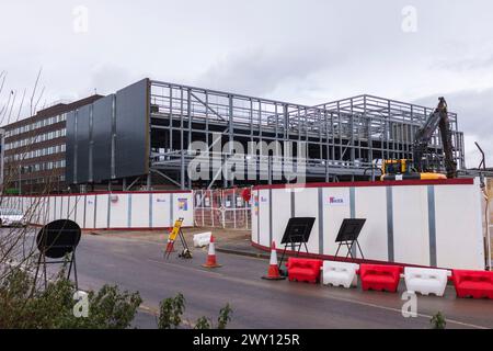 Stockton on Tees, Regno Unito. 3 aprile 2024. I lavori di costruzione sono iniziati nel centro della città dopo il completamento dei lavori di demolizione come parte dei Consigli prevede di aprire la High Street al lungofiume e include un hub sanitario NHS. David Dixon/Alamy Foto Stock