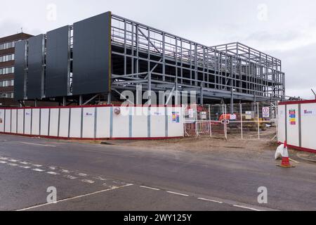 Stockton on Tees, Regno Unito. 3 aprile 2024. I lavori di costruzione sono iniziati nel centro della città dopo il completamento dei lavori di demolizione come parte dei Consigli prevede di aprire la High Street al lungofiume e include un hub sanitario NHS. David Dixon/Alamy Foto Stock