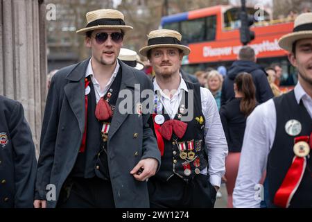 Londra, Regno Unito. 3 aprile 2024. The Svæveru, Norwegian School of Economics male Choir in visita a Londra per registrare alcune nuove canzoni e visitare le attrazioni di Londra Regno Unito crediti: Ian Davidson/Alamy Live News Foto Stock