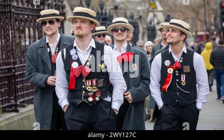 Londra, Regno Unito. 3 aprile 2024. The Svæveru, Norwegian School of Economics male Choir in visita a Londra per registrare alcune nuove canzoni e visitare le attrazioni di Londra Regno Unito crediti: Ian Davidson/Alamy Live News Foto Stock