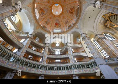 Dresda, Germania - 8 luglio 2023: Interno del tempio Frauenkirche a Dresda. Dresda è la capitale dello Stato libero di Sassonia in Germania. Foto Stock