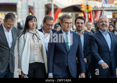 Barcellona, Spagna. 3 aprile 2024. Alberto Núñez Feijóo si reca in Catalogna per presentare i 4 candidati delle province catalane alle elezioni del 12 maggio in Catalogna. Alberto Núñez Feijóo se desplaza a Cataluña para presentar a los 4 candidatos de las provincias catalanas para las elecciones del 12 de mayo en Cataluña. Nella foto:alberto Nuñez feijoo, alejandro fernandez News Politics -Barcellona, Spagna mercoledì 3 aprile 2024 (foto di Eric Renom/LaPresse) credito: LaPresse/Alamy Live News Foto Stock