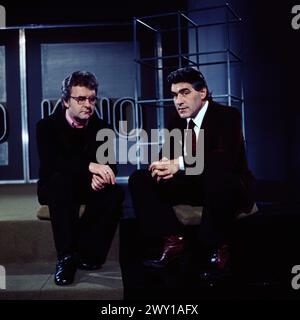 Kino, Kino, ZDF Filmmagazin, 1976, moderatore Wolfgang Ebert (?) Und als prominenter Gast: Schauspieler Mario Adorf Foto Stock