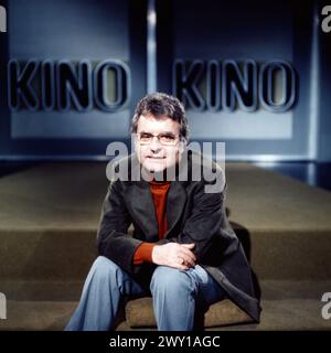 Kino, Kino, ZDF Filmmagazin, 1976, moderatore Wolfgang Ebert (?) im ZDF Fernsehstudio Foto Stock