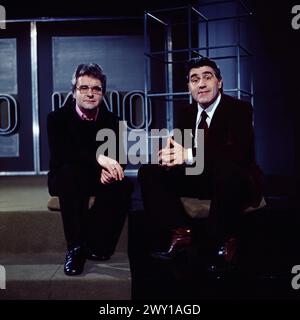 Kino, Kino, ZDF Filmmagazin, 1976, moderatore Wolfgang Ebert (?) Und als prominenter Gast: Schauspieler Mario Adorf Foto Stock