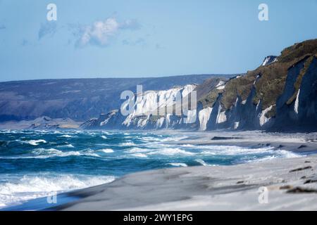 Rocce bianche sull'isola di Iturup, Kuriles meridionale Foto Stock