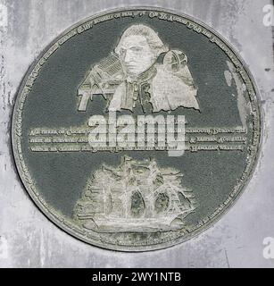 Targa Heritage al Barbican, Plymouth, Devon, Inghilterra, Regno Unito - in onore del capitano James Cook 1728 - 1779 Foto Stock