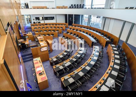 Parlamento regionale di Bruxelles vuoto - Emiciclo | Parlement régional Bruxellois vide - assedi e allées vides - Emiciclo Foto Stock