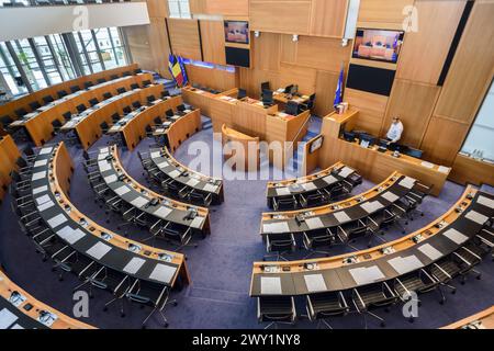 Parlamento regionale di Bruxelles vuoto - Emiciclo | Parlement régional Bruxellois vide - assedi e allées vides - Emiciclo Foto Stock