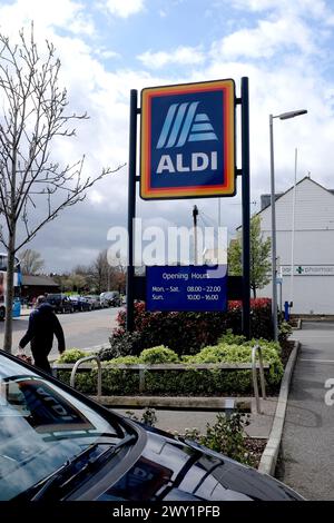 filiale del supermercato aldi, cartello esterno, ramsgate town, east kent, regno unito aprile 2024 Foto Stock