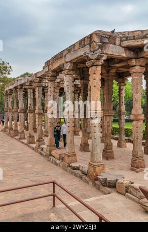 Moschea Qutub, moschea Quwwat-ul-Islam, complesso Qutb Minar, nuova Delhi, India Foto Stock