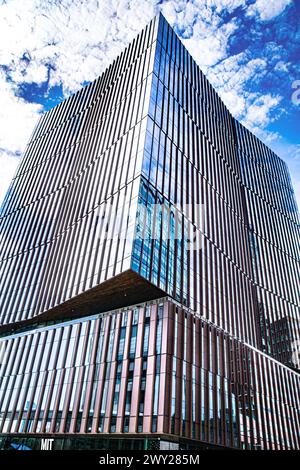 MIT Museum, vista dall'esterno ad angolo basso, Cambridge, Massachusetts, Stati Uniti Foto Stock
