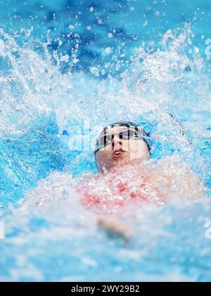 Alice Tai in azione durante la finale femminile di Parigi 100m backstroke il secondo giorno dei Campionati britannici di nuoto 2024 al London Aquatics Centre di Londra. Data foto: Mercoledì 3 aprile 2024. Foto Stock