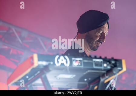 Mantova, Italia. 3 aprile 2024. Vicio, pseudonimo di Luca vicini, suona il basso durante il Subsonica 2024 Tour al PalaUnical il 3 aprile 2024 a Mantova. Credito: Live Media Publishing Group/Alamy Live News Foto Stock