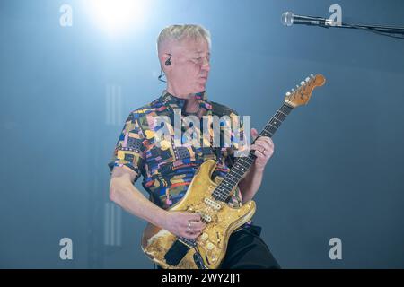 Mantova, Italia. 3 aprile 2024. Max Casacci dei Subsonica suona la chitarra durante il Subsonica 2024 Tour al PalaUnical il 3 aprile 2024 a Mantova. Credito: Live Media Publishing Group/Alamy Live News Foto Stock