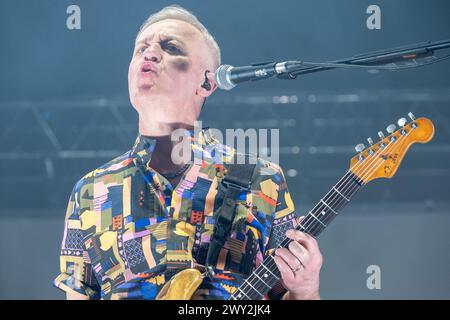 Mantova, Italia. 3 aprile 2024. Max Casacci dei Subsonica suona la chitarra durante il Subsonica 2024 Tour al PalaUnical il 3 aprile 2024 a Mantova. Credito: Live Media Publishing Group/Alamy Live News Foto Stock